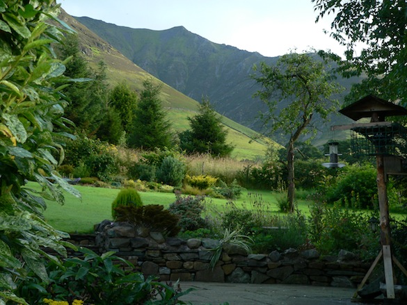 Rose Cottage: Back garden and
                  view of Blencathra
